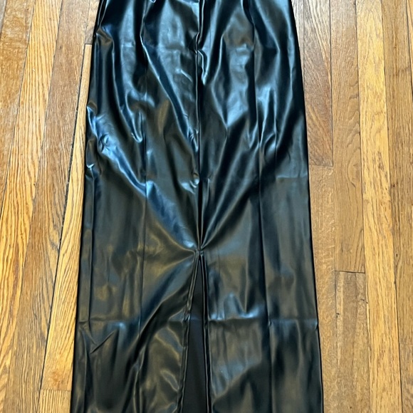 Fashion Nova Maxi Faux Leather Maxi Skirt! Size MEDIUM! New without Tags! - Picture 3 of 8